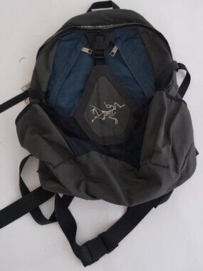Arc'teryx Volt 28 Backpack Blue Outdoor Hiking Travel Daypack Adjustable Straps